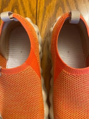Women’s UIN art walking shoe  8.5